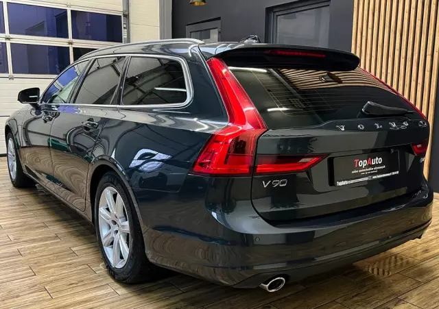 VOLVO V90 D4 Momentum Pro