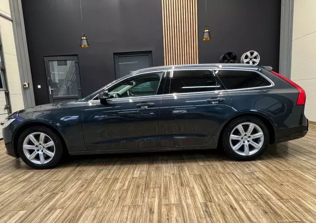VOLVO V90 D4 Momentum Pro