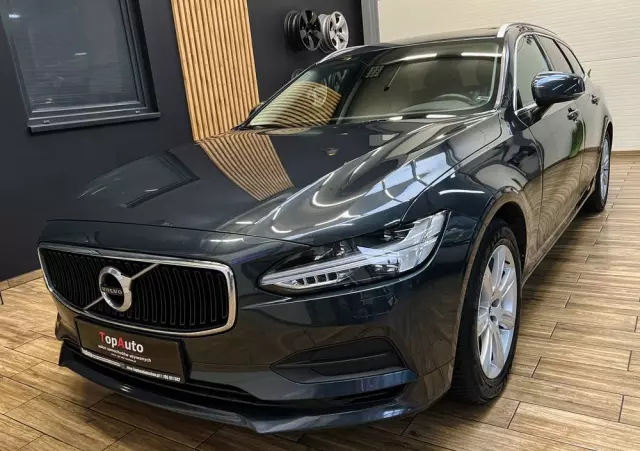 VOLVO V90 D4 Momentum Pro