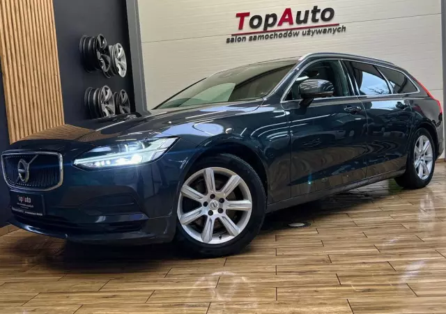 VOLVO V90 D4 Momentum Pro