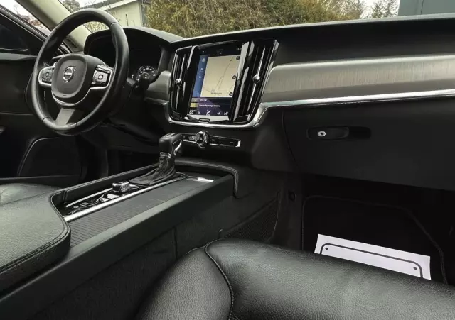 VOLVO V90 D4 Momentum Pro