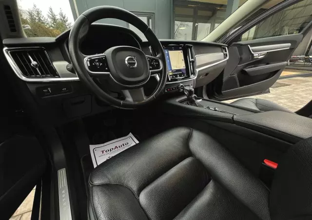 VOLVO V90 D4 Momentum Pro
