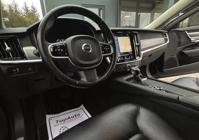 VOLVO V90 D4 Momentum Pro