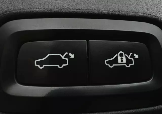 VOLVO V90 D4 Momentum Pro