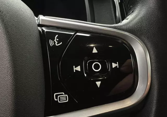 VOLVO V90 D4 Momentum Pro