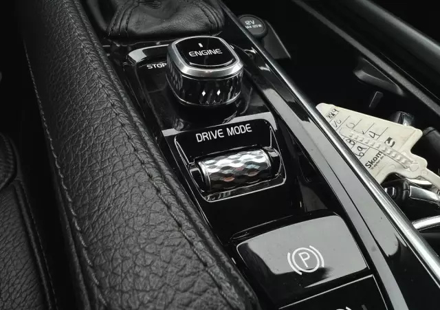 VOLVO V90 D4 Momentum Pro