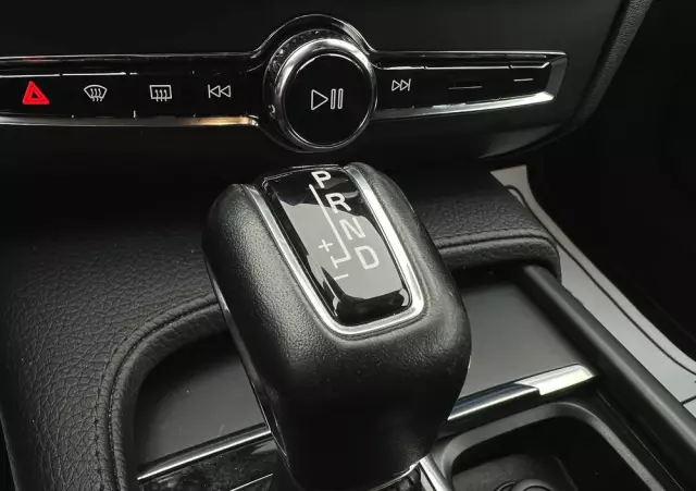 VOLVO V90 D4 Momentum Pro