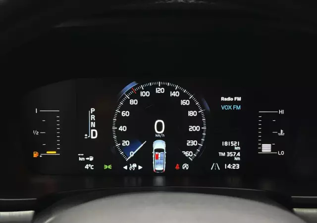 VOLVO V90 D4 Momentum Pro