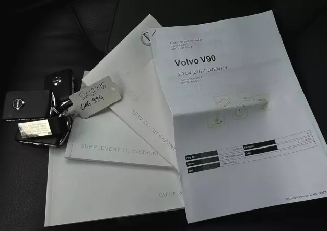 VOLVO V90 D4 Momentum Pro