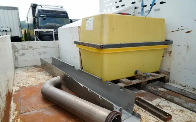 RENAULT D 16.240 / 4X2 / WYWROTKA / SPECJALISTYCZNY / DROGOWY / ZBIORNIK DO LANIA ASFALTU / EURO 6 / SPROWADZONY 