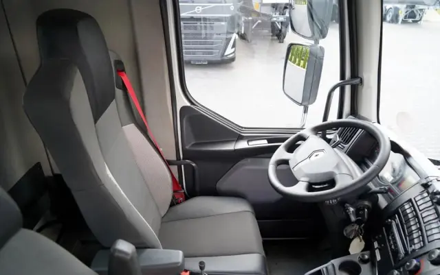 RENAULT D 16.240 / 4X2 / WYWROTKA / SPECJALISTYCZNY / DROGOWY / ZBIORNIK DO LANIA ASFALTU / EURO 6 / SPROWADZONY 