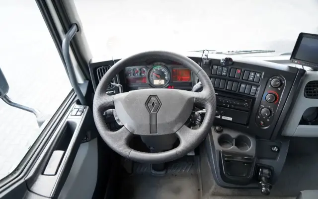 RENAULT D 16.240 / 4X2 / WYWROTKA / SPECJALISTYCZNY / DROGOWY / ZBIORNIK DO LANIA ASFALTU / EURO 6 / SPROWADZONY 