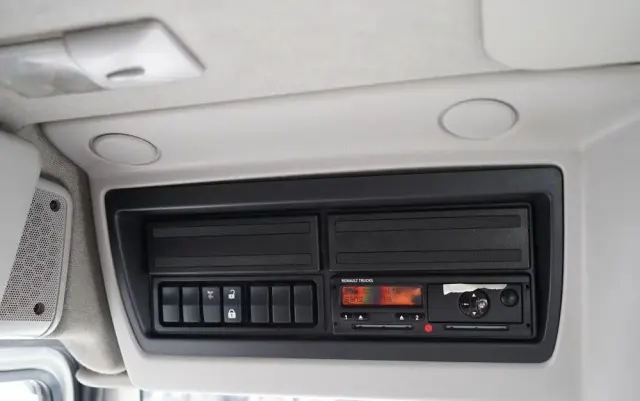 RENAULT D 16.240 / 4X2 / WYWROTKA / SPECJALISTYCZNY / DROGOWY / ZBIORNIK DO LANIA ASFALTU / EURO 6 / SPROWADZONY 