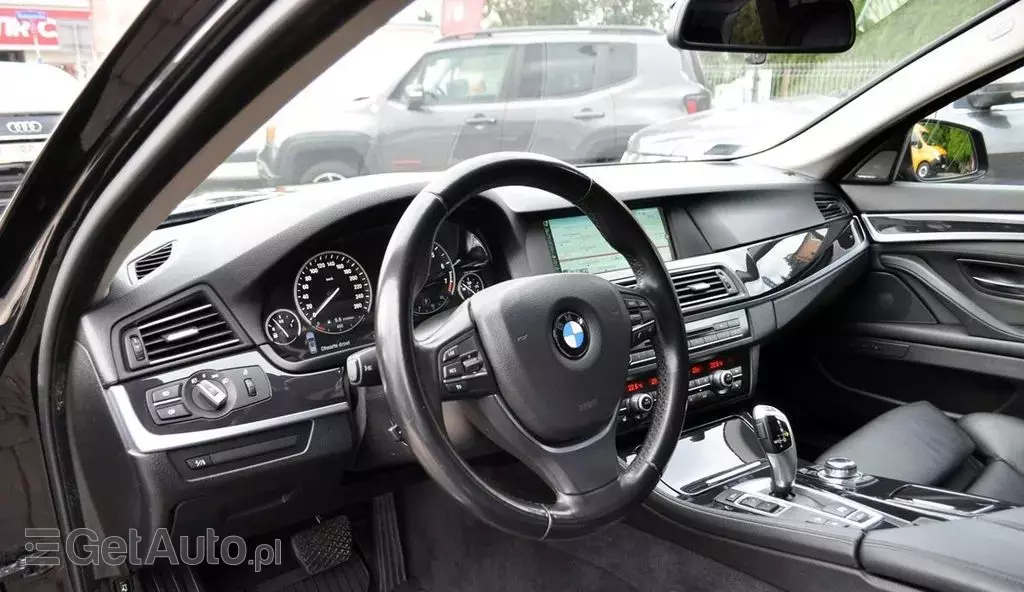 BMW Seria 5 528i (245 KM) xDrive Steptronic