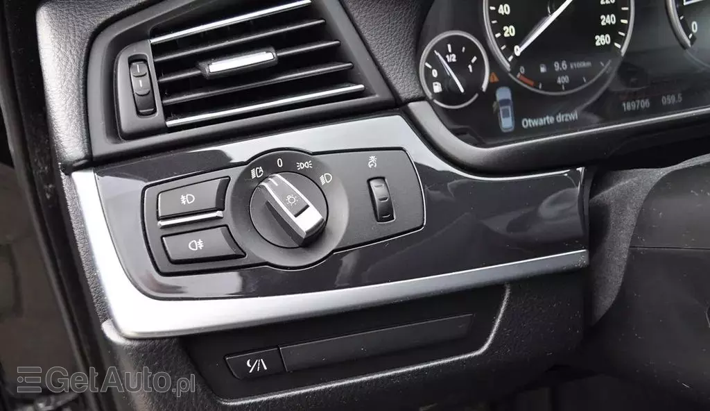 BMW Seria 5 528i (245 KM) xDrive Steptronic