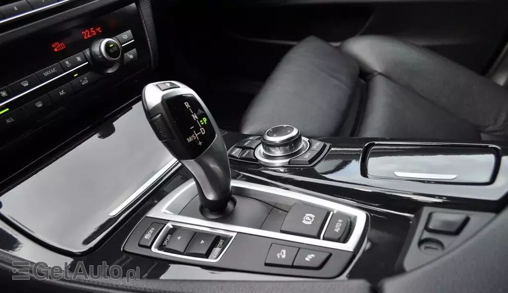 BMW Seria 5 528i (245 KM) xDrive Steptronic