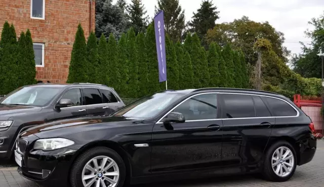BMW Seria 5 528i (245 KM) xDrive Steptronic