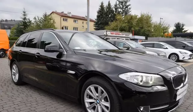 BMW Seria 5 528i (245 KM) xDrive Steptronic