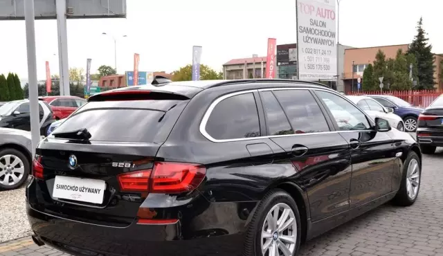 BMW Seria 5 528i (245 KM) xDrive Steptronic