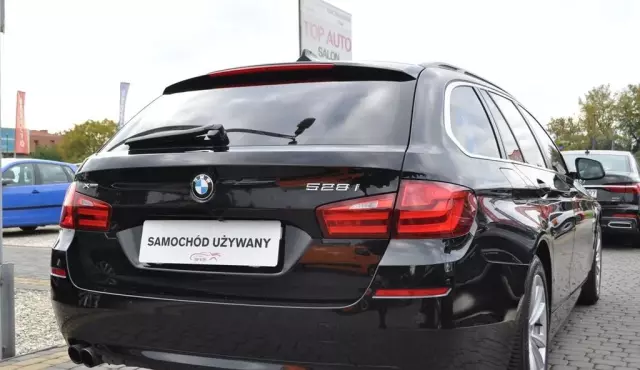 BMW Seria 5 528i (245 KM) xDrive Steptronic