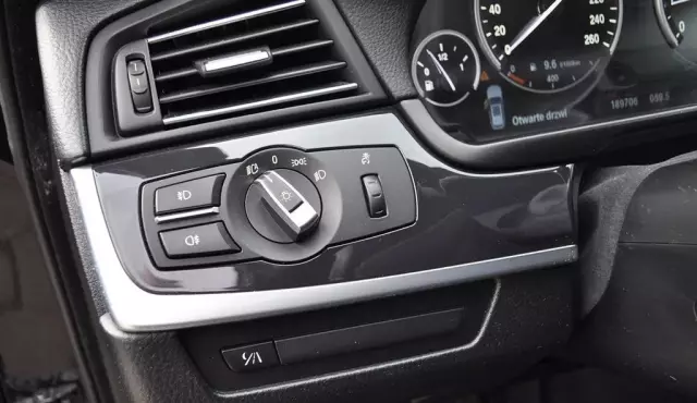 BMW Seria 5 528i (245 KM) xDrive Steptronic