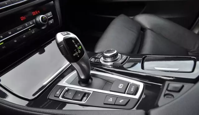 BMW Seria 5 528i (245 KM) xDrive Steptronic