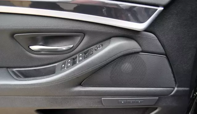 BMW Seria 5 528i (245 KM) xDrive Steptronic