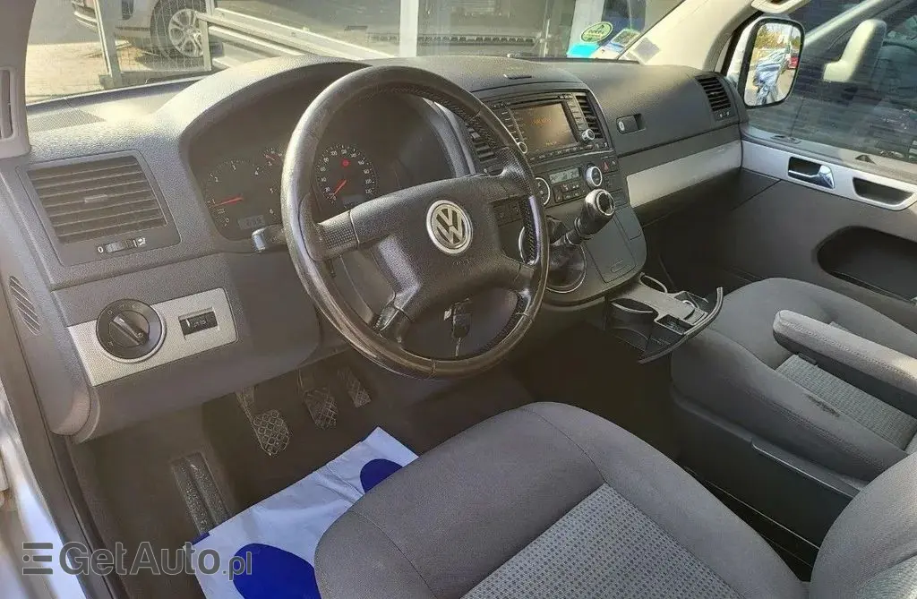VOLKSWAGEN Multivan 
