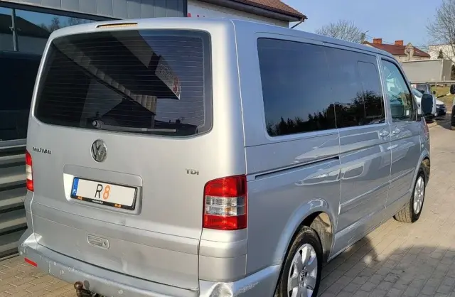 VOLKSWAGEN Multivan 