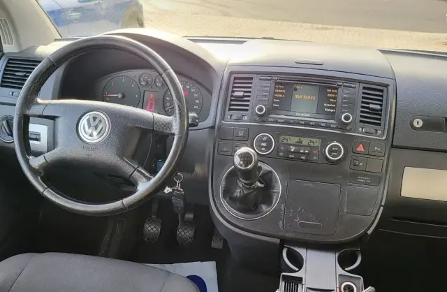 VOLKSWAGEN Multivan 