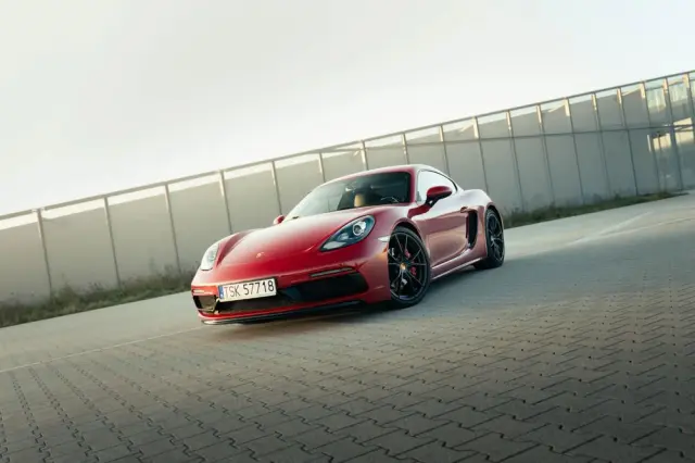 PORSCHE Cayman 