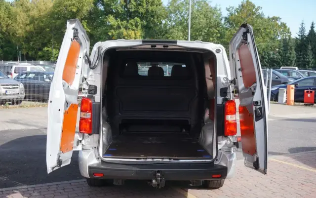 PEUGEOT Expert 2.0 L2 EHZ EAT8