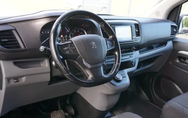 PEUGEOT Expert 2.0 L2 EHZ EAT8