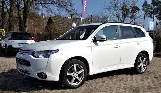 MITSUBISHI Outlander 