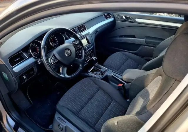 SKODA Superb 2.0 TDI DSG Elegance