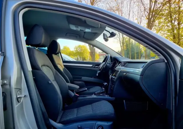 SKODA Superb 2.0 TDI DSG Elegance