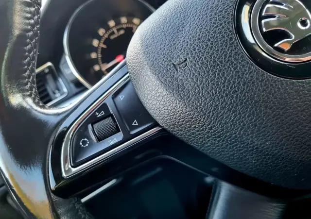 SKODA Superb 2.0 TDI DSG Elegance