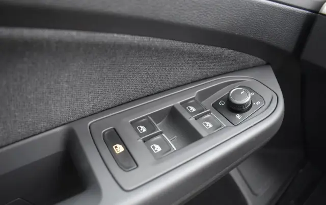 VOLKSWAGEN Golf 1.5 eTSI OPF DSG Life