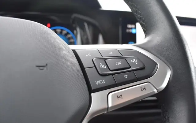 VOLKSWAGEN Golf 1.5 eTSI OPF DSG Life