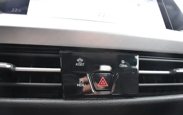 VOLKSWAGEN Golf 1.5 eTSI OPF DSG Life