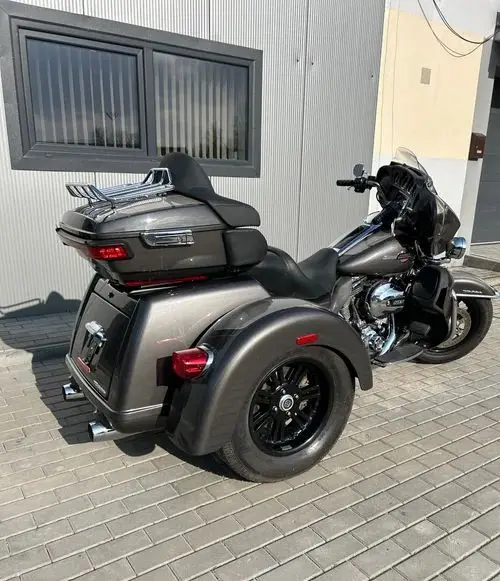 HARLEY-DAVIDSON CVO 