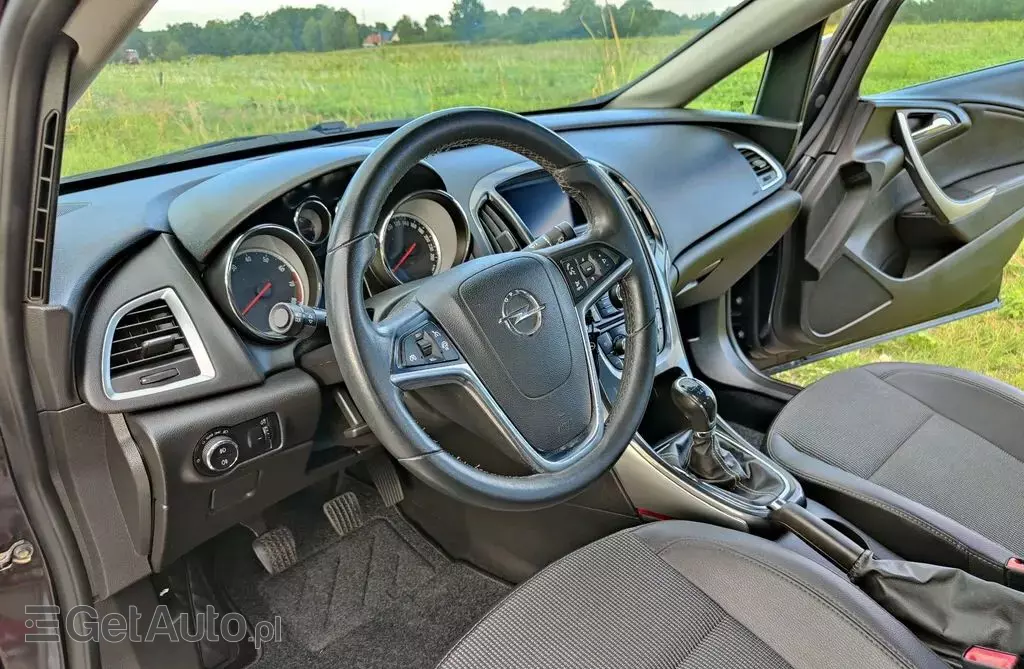 OPEL Astra 1.4 Turbo (140 KM)