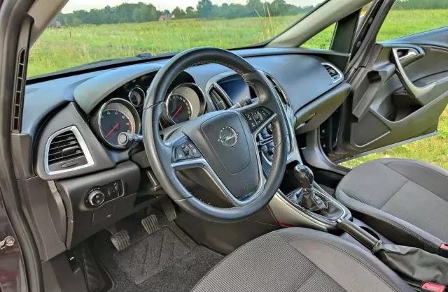 OPEL Astra 1.4 Turbo (140 KM)
