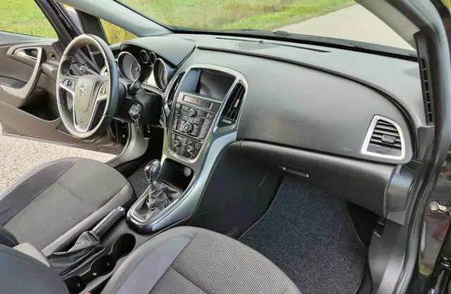 OPEL Astra 1.4 Turbo (140 KM)