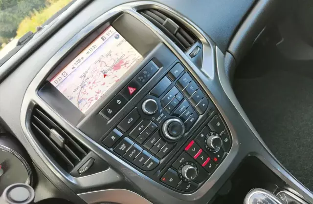 OPEL Astra 1.4 Turbo (140 KM)