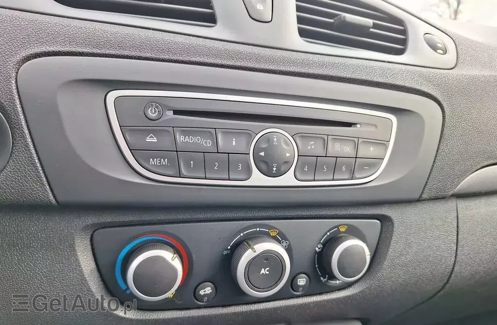 RENAULT Scenic 1.6 16V (110 KM)