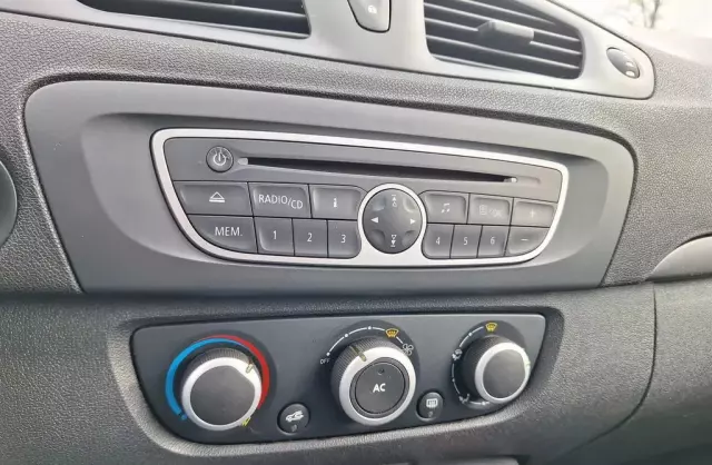 RENAULT Scenic 1.6 16V (110 KM)