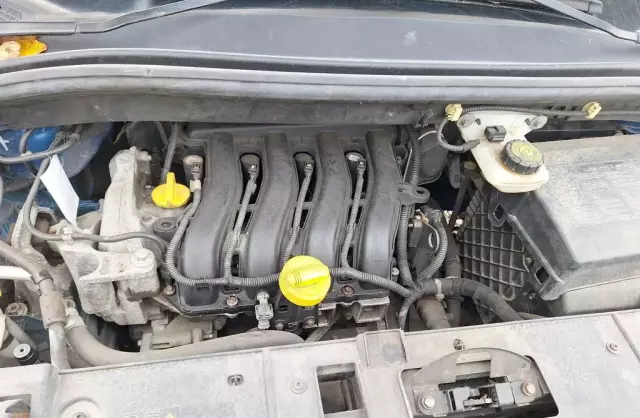 RENAULT Scenic 1.6 16V (110 KM)