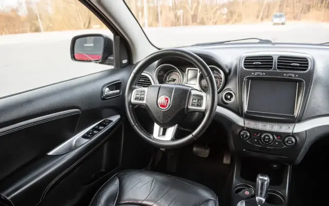 FIAT Freemont 2.0 Multijet 16V DPF Automatik Allrad Cross