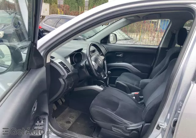MITSUBISHI Outlander 2.4 Instyle